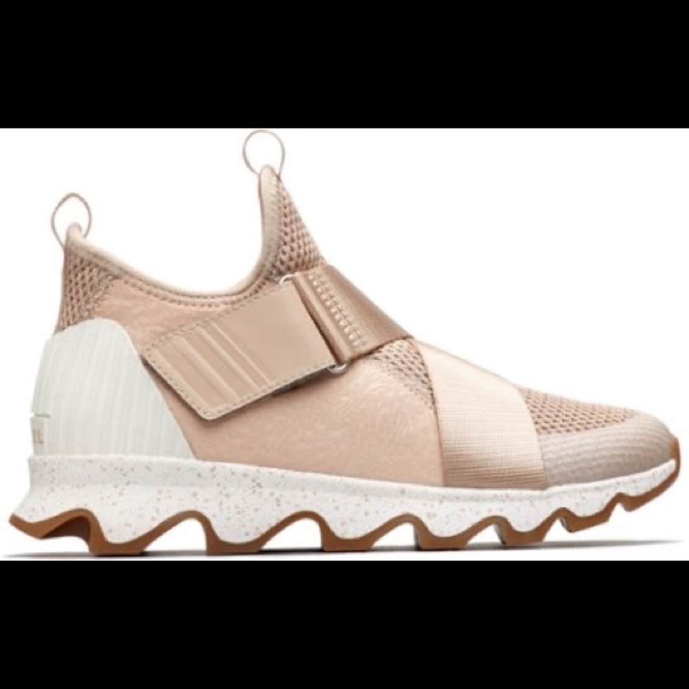Sorel Kinetic Slip on tennis shoes 8.5 tan blush
